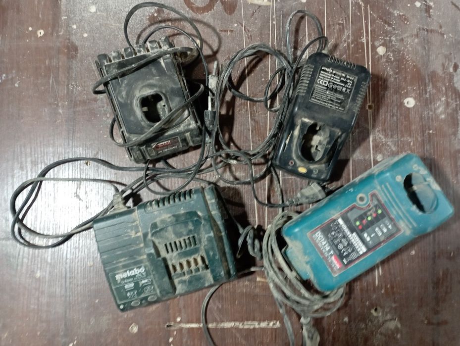 Зарядні прилади для акумуляторів шуруповертів