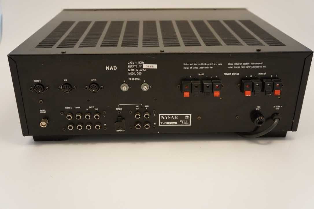 Amplificador Quadrifónico NAD Model 200 210W a 4 Ohm`s