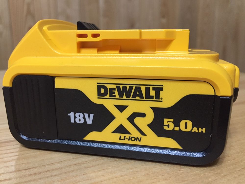 Аккумуляторна батарея DeWALT  18V  5Aч 9Ач 2024 рік