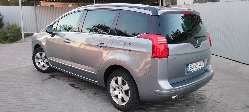PEUGEOT 5008 Allure