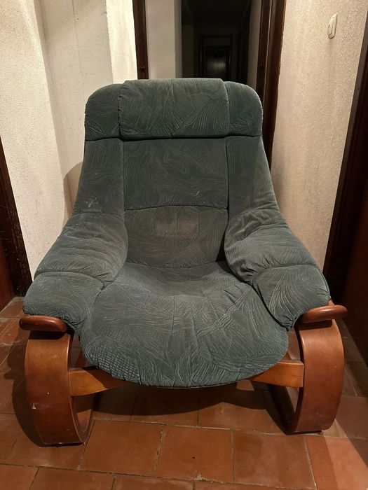 Cadeirão em pele de pêssego