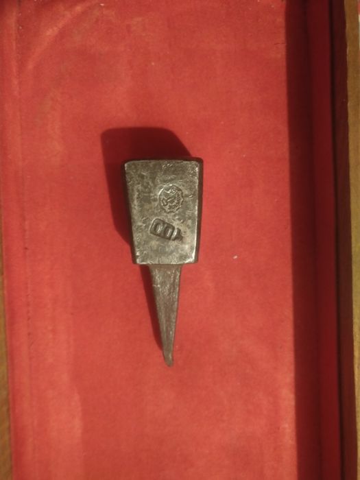 Stara babka do klepania kosy sygnowana