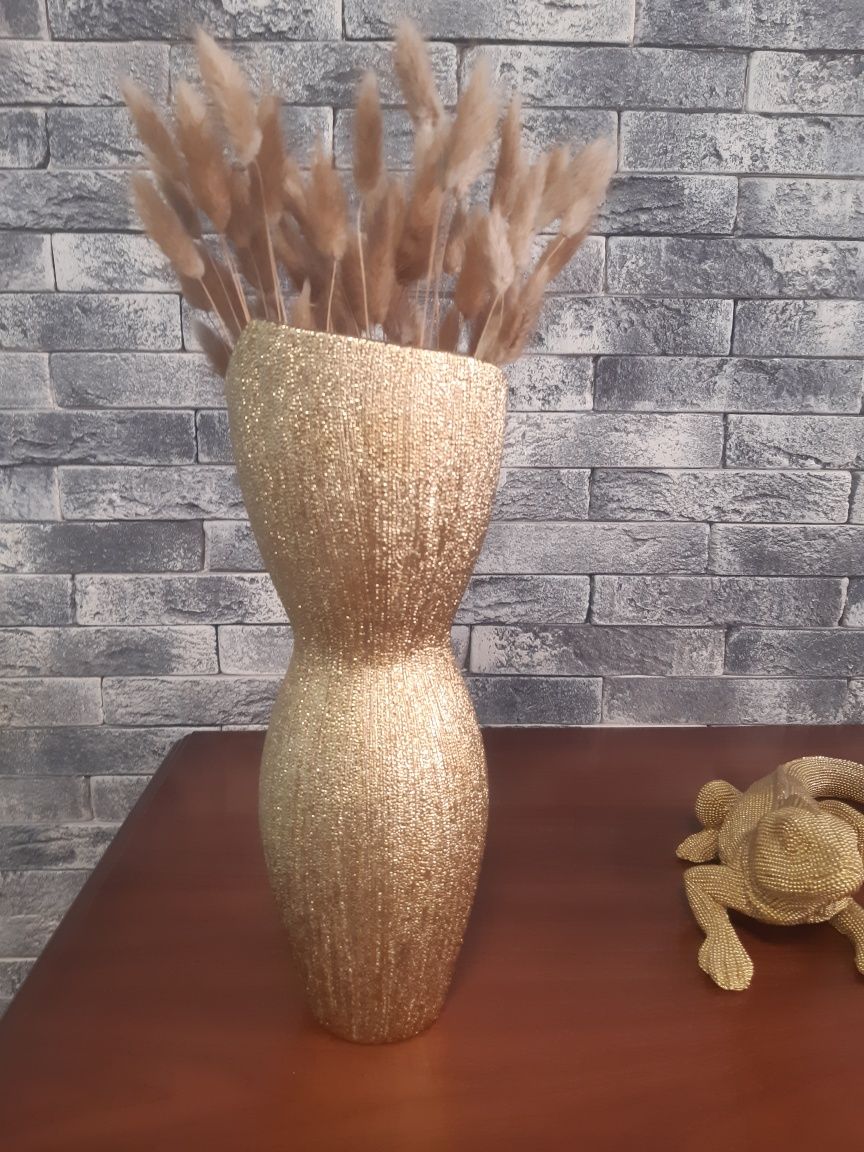 Продам 2 декоративные фигуры и вазу.