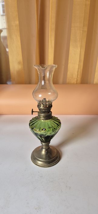 Piękna stara miniaturowa lampka naftowa z kloszem T17