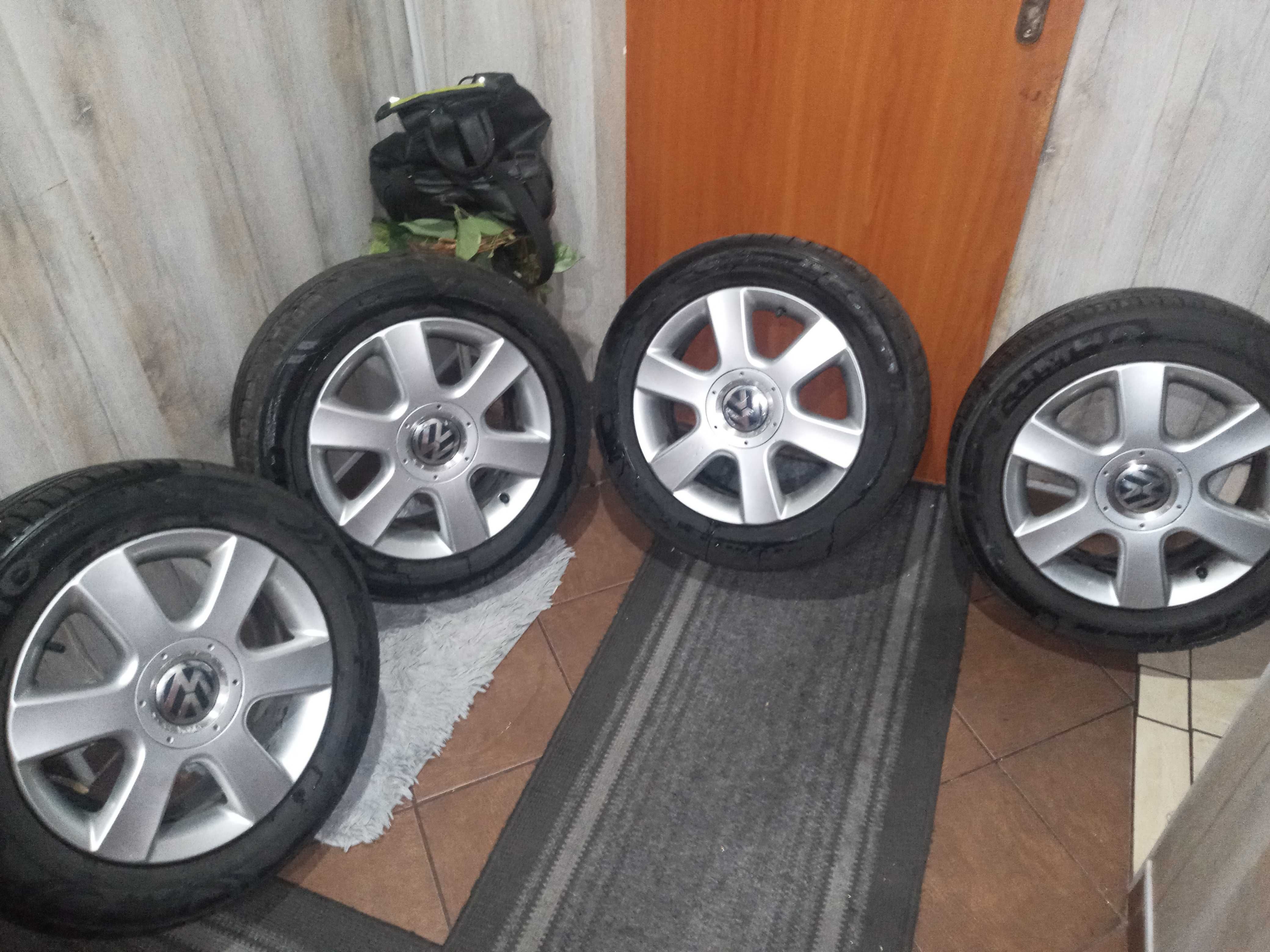 Felgi aluminiowe VW Golf 5   Komplet z oponami.