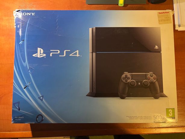 PlayStation 4 wraz z padem, kablami i oryginalnym pudełkiem