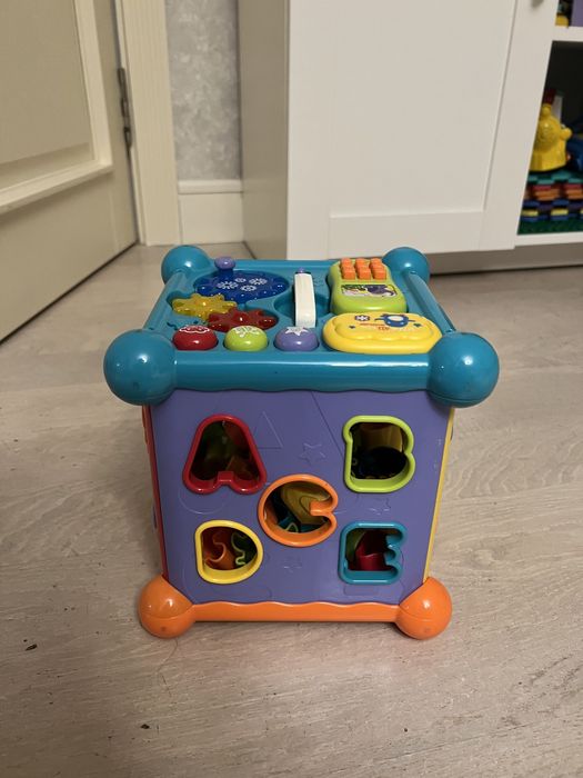 Бізі куб для розвитку.