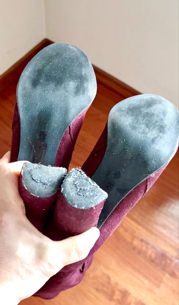 Botas em tecido tipo veludo a imitar camurça em bordeaux de cano alto