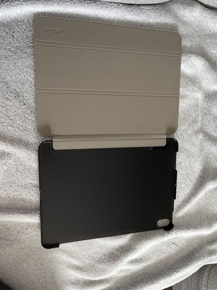 Obudowa na iPad 10.9
