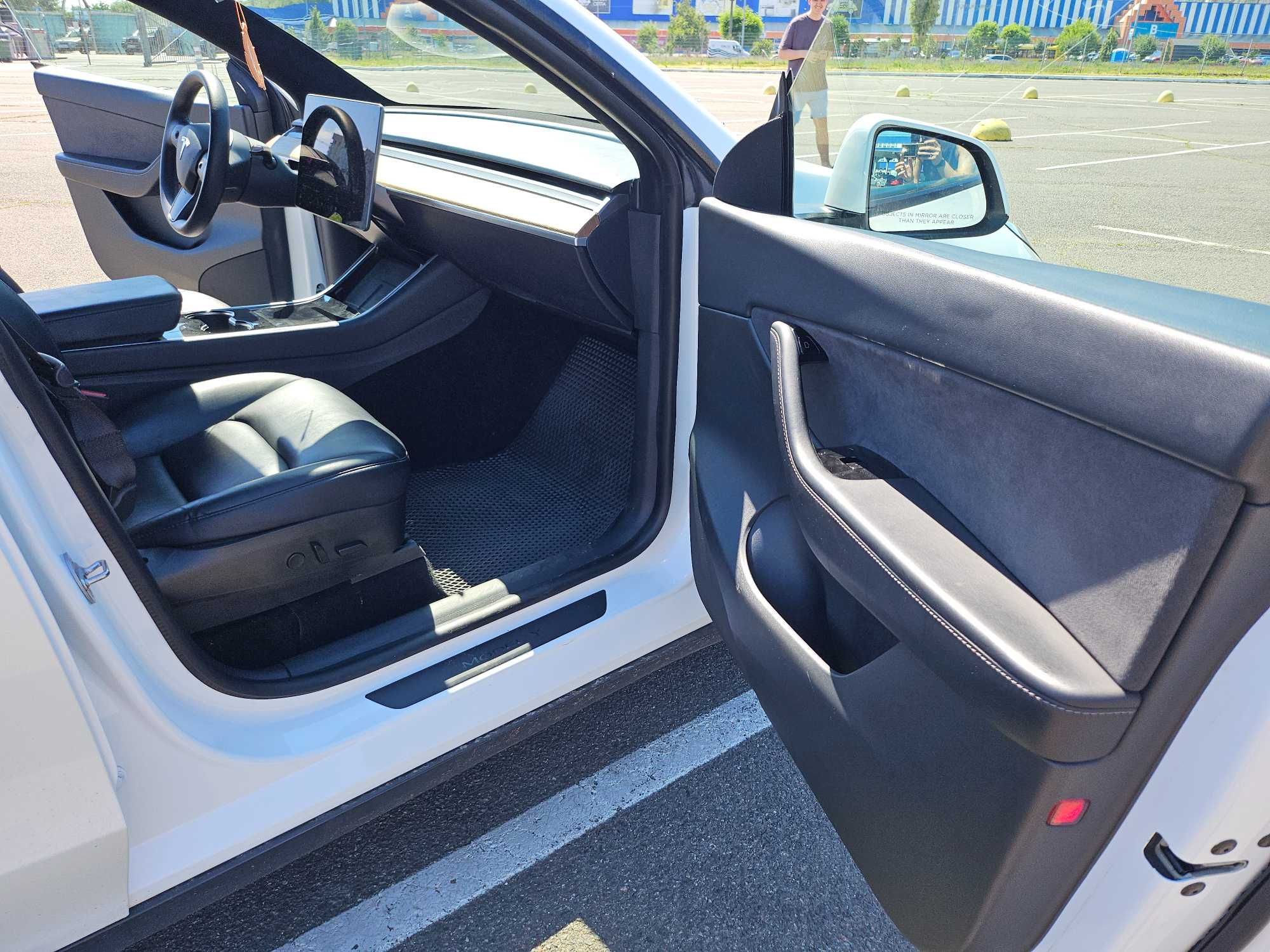 Продам машину Tesla Model Y 2020