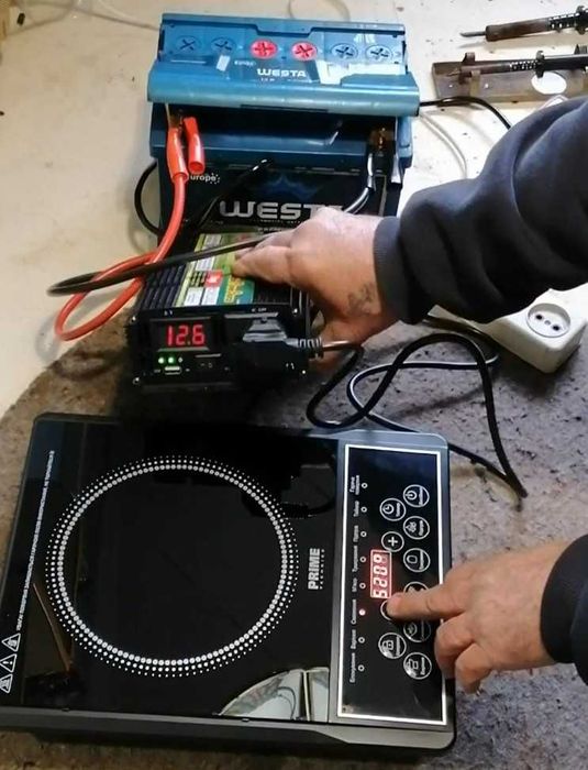 Гібридний Инвертор с зарядкой. Преобразователь 12-220. Бесперебойник