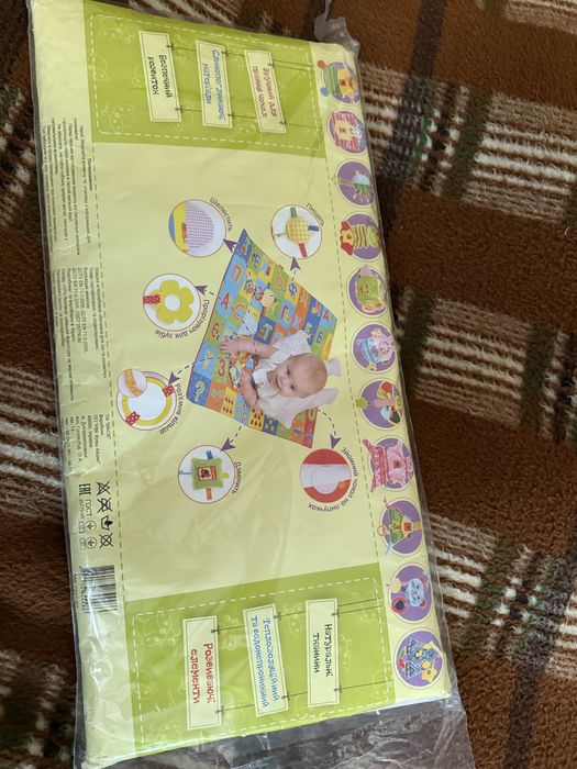 Розвиваючий килимок для малечі