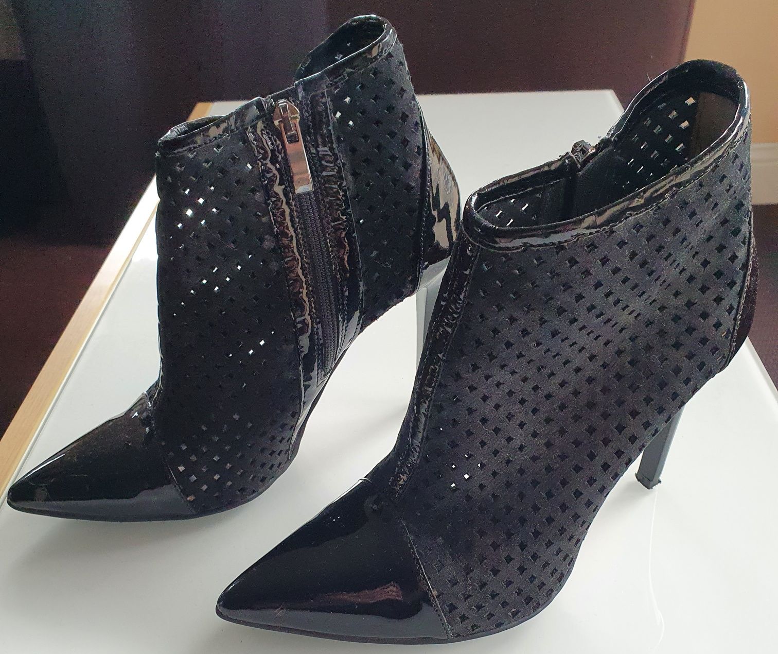 Buty damskie czarne. Botki siatkowane 38