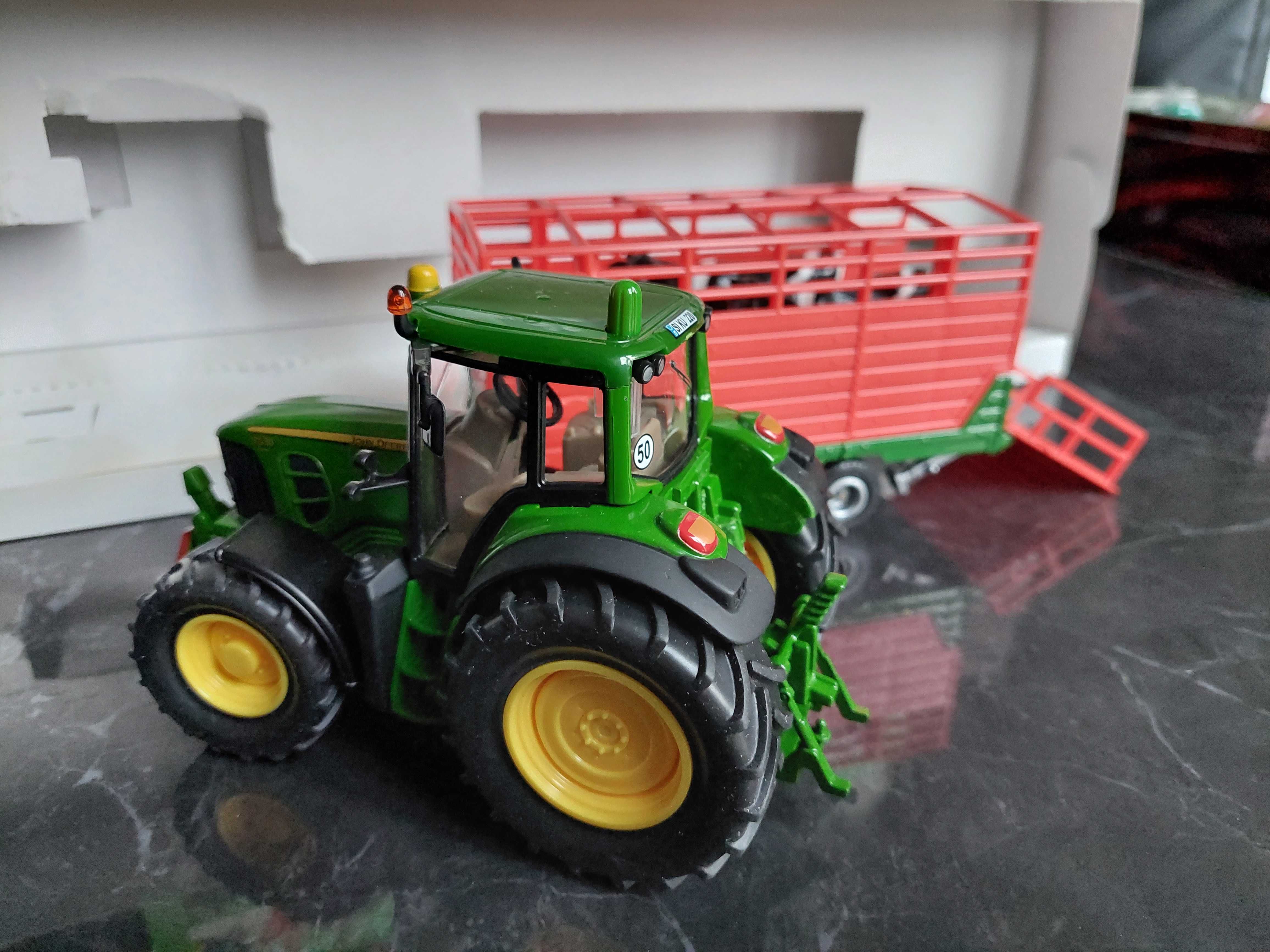 SIKU Ciągnik  Traktor John Deere 7530 + Przyczepa + 2 krowy 1:32