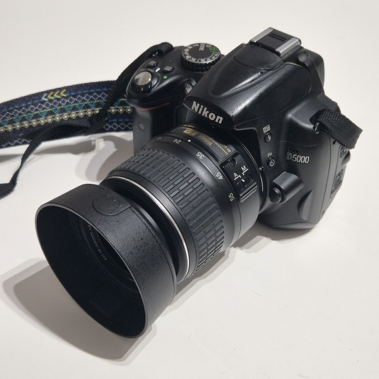 Nikon D5000 + Nikon 18-55mm GII