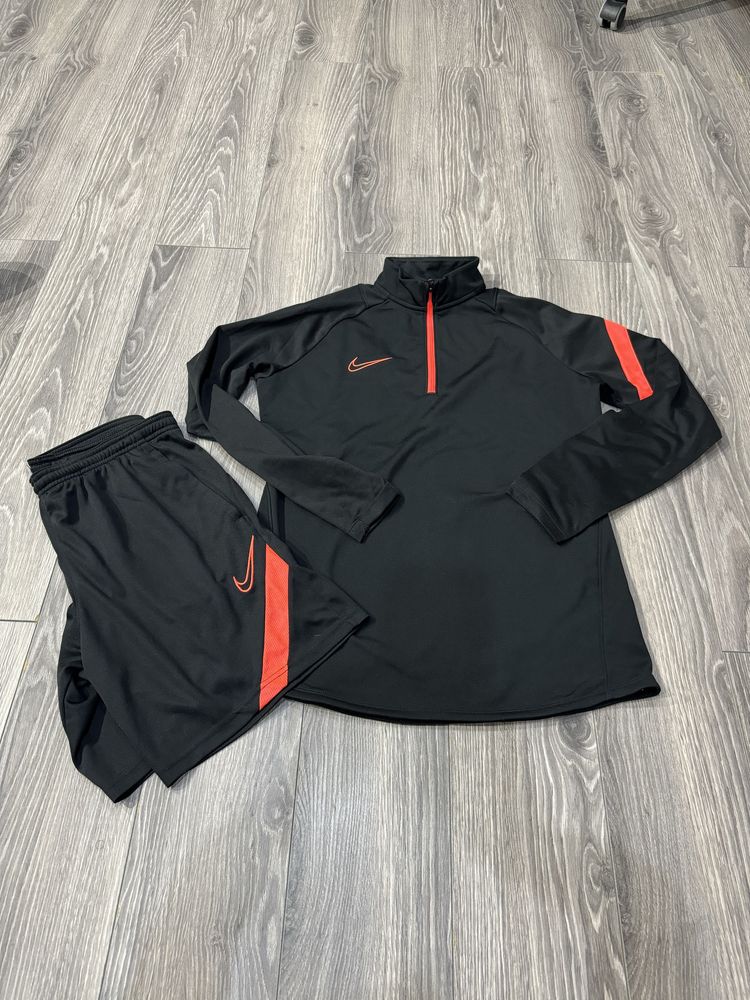 Чоловічий спортивний костюм Nike DRI-FIT