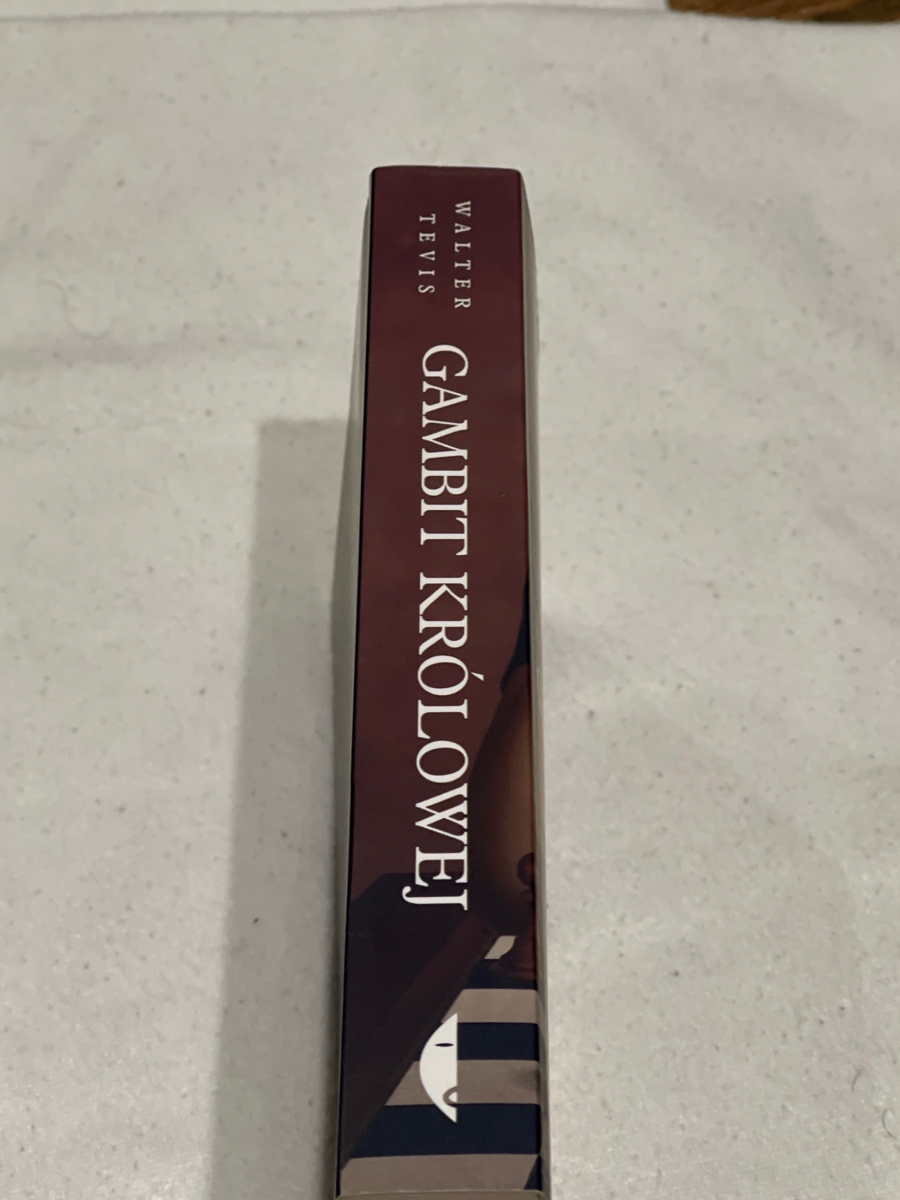 Gambit królowej - Tevia