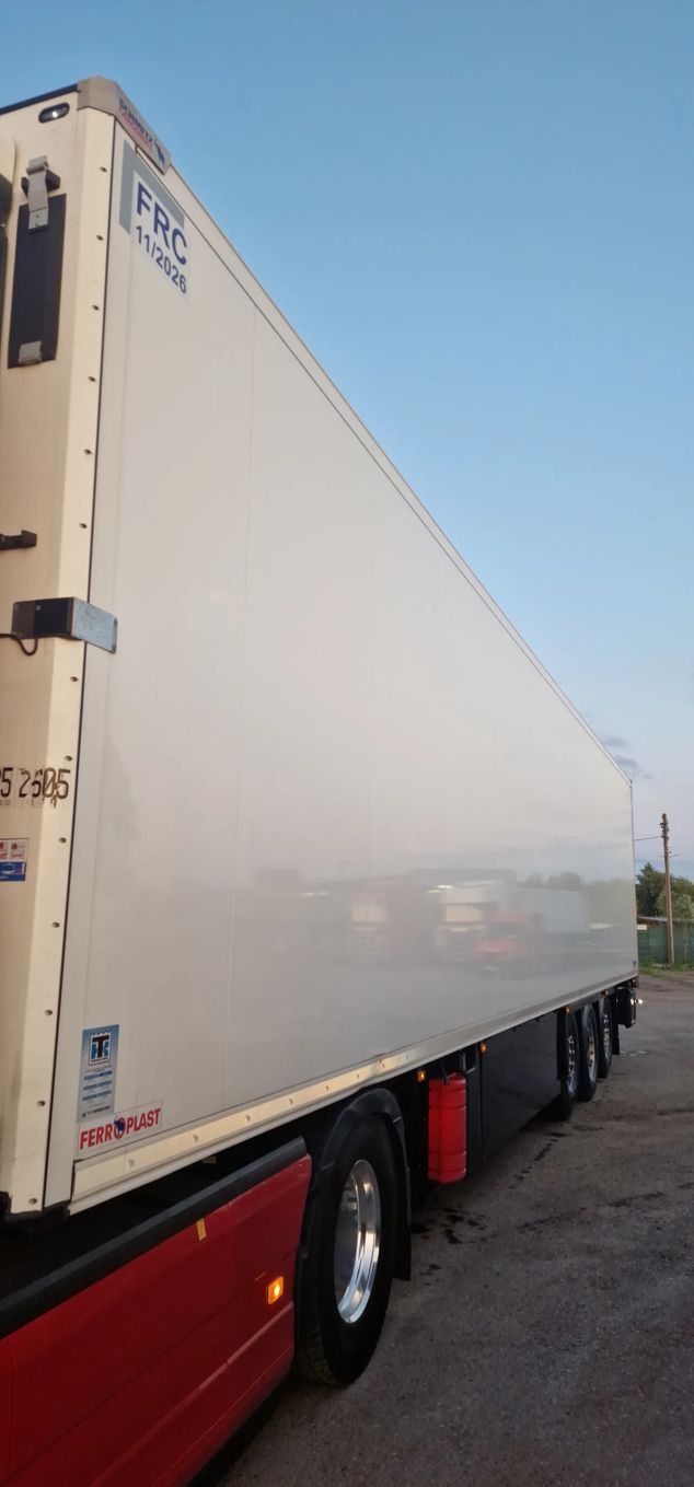 Schmitz Cargobull SCB*S3B  Bardzo mały przebieg km/mth niestandartowe wyposażenie,stan b.dobry