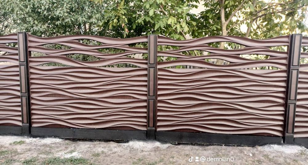 Бетонні забори, з профілю,  ворота.