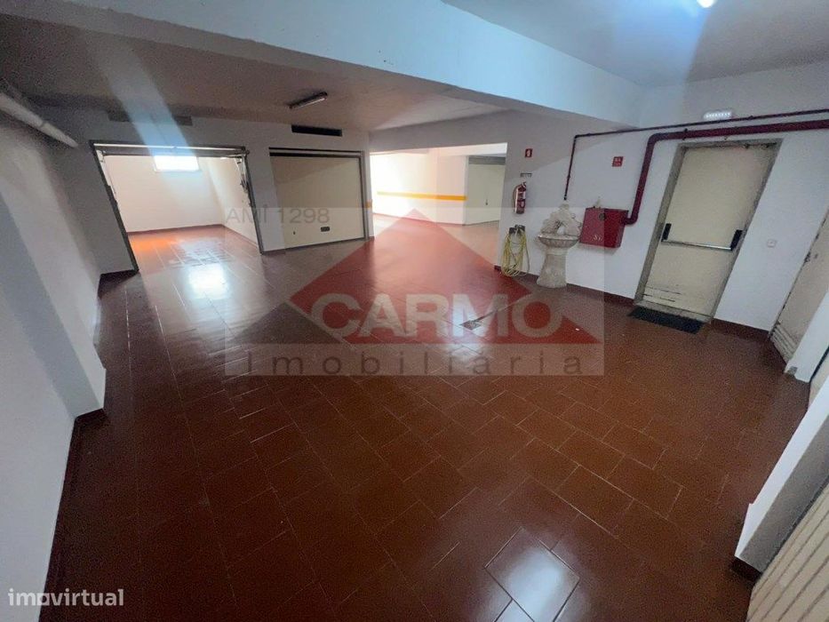 Excelente oportunidade de negócio Garagem com 20m2 com Agua e luz.