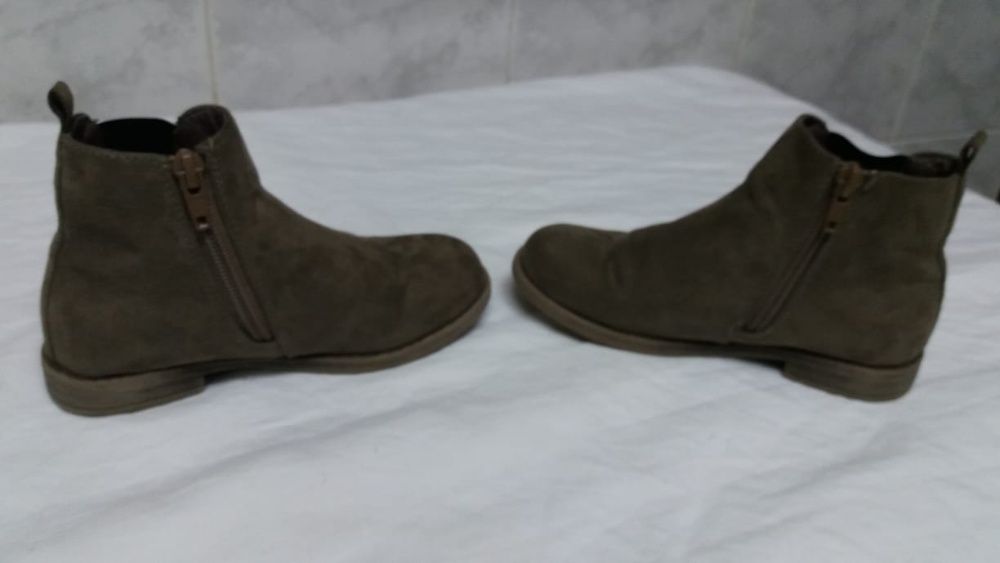 Botas de criança nº 28, marca Calçado Guimarães, como novas