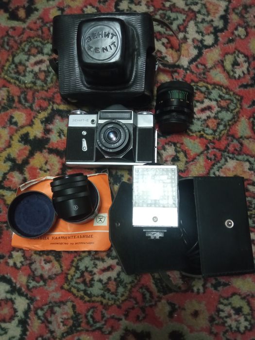 Фотоаппарат «Зенит- Е» с объективом Helios 44.
