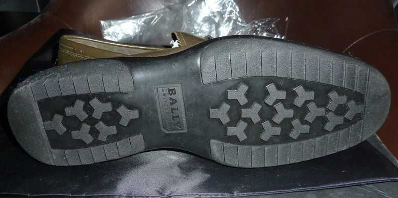 Sapatos novos verde militar Bally 42