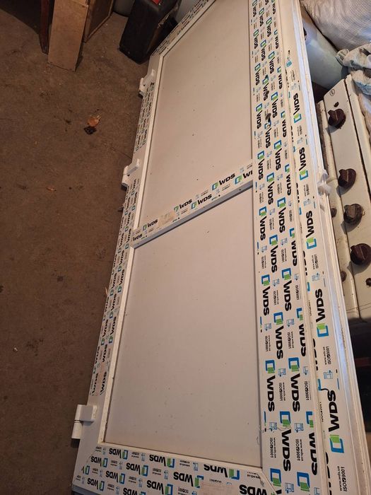 Продам нові  металопластикові двері ,ширина 800 мм. Висота 2000мм.