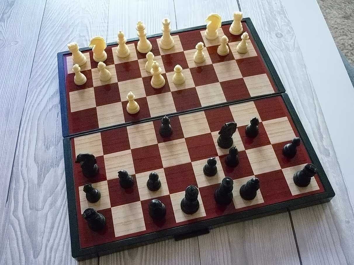 Магнитні шашки, шахмати, нарди. Розмір поля 25х25см