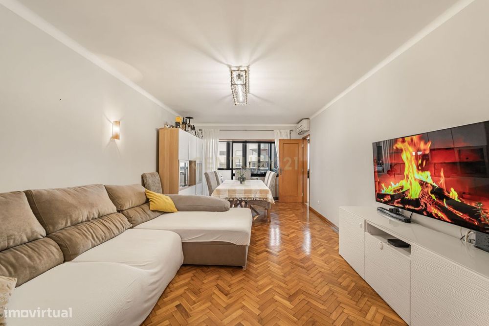 Apartamento T2 com Box e Vista Rio – Póvoa de Santa Iria (Rua Ester de