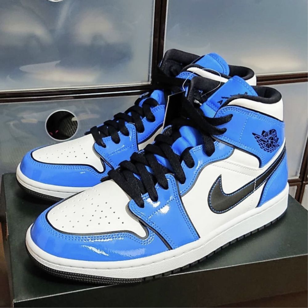 Оригінал Кросівки Nike Air Jordan 1 Mid SE Signal Blue Джордан сині