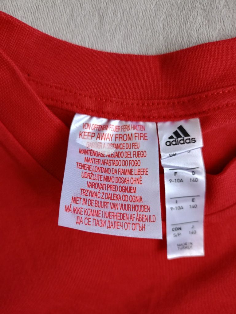 Czerwona t-shirt Adidas 9/10 lat