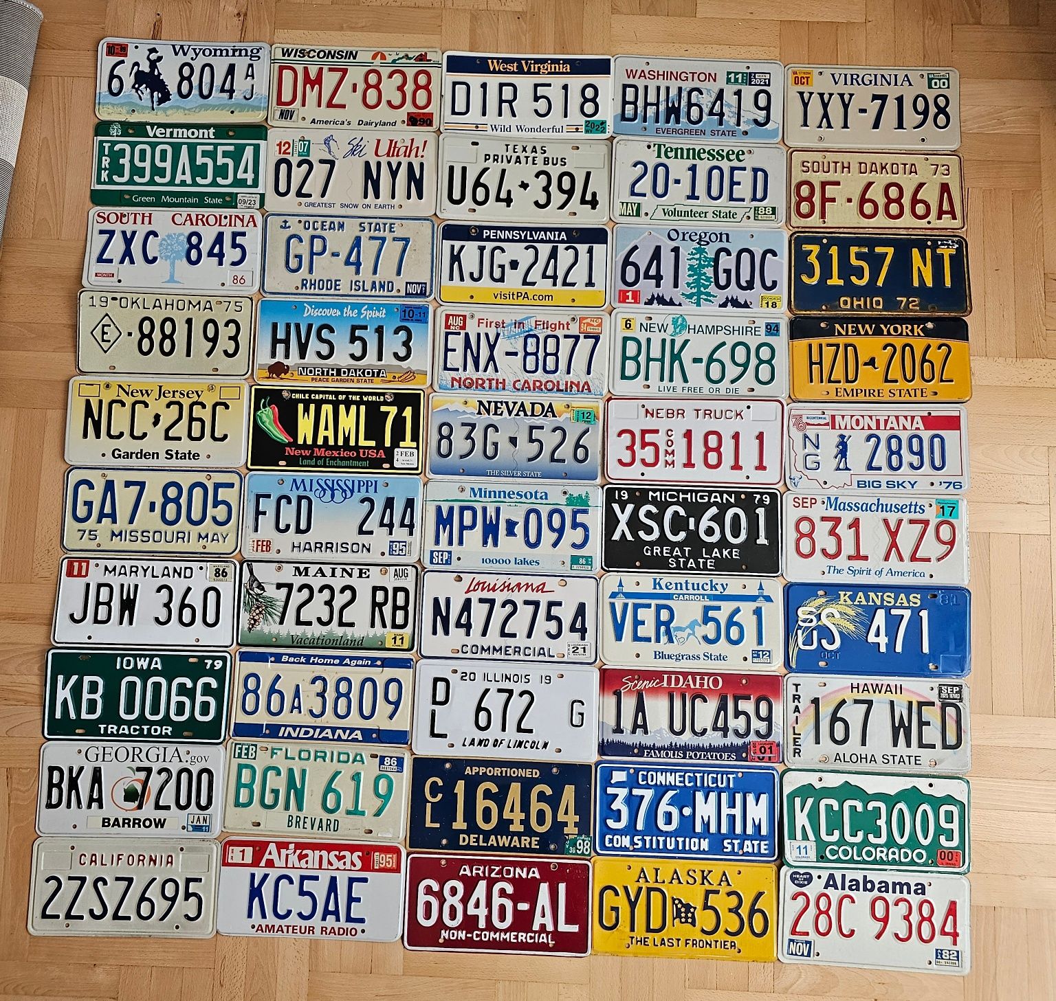 Kolekcja Tłoczonych tablic ze wszystkich 50 stanów USA
