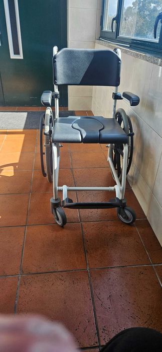 Cadeira de banho Invacare Cascade H253 NOVA