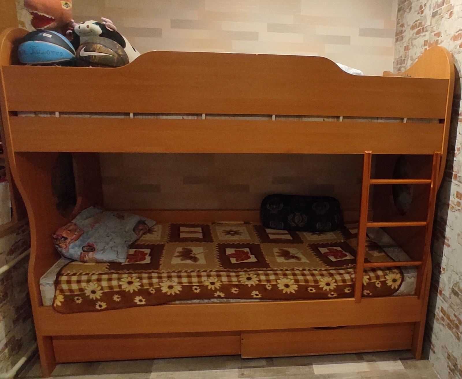 Двуярусная кровать