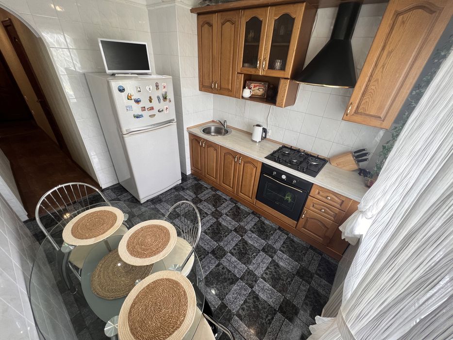 Продаж 3-кімнатної Центр, ремонт, 67м2, покращений план