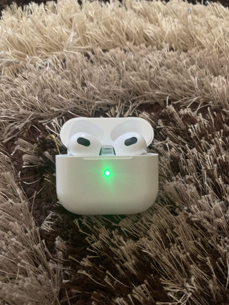 Навушники Apple AirPods