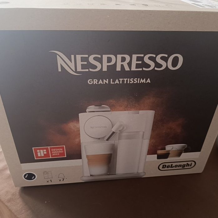 Máquina Nespresso Gran Latissima preto nova