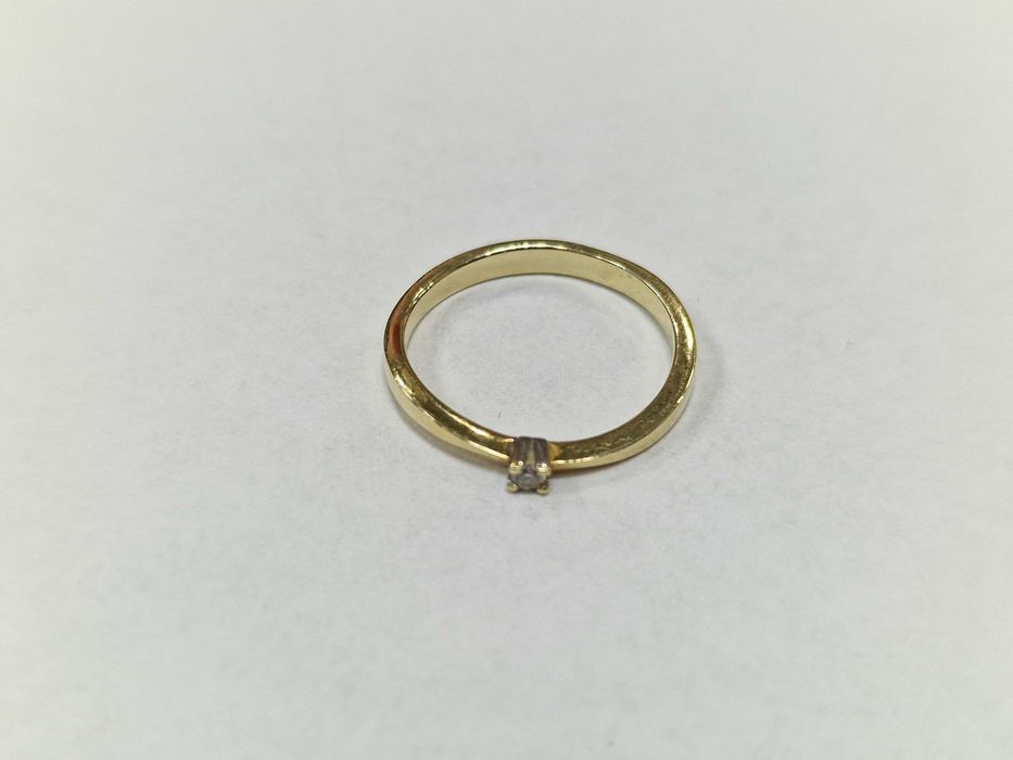 Złoty pierścionek/ 585/ 1.90 gram/ R13/ DIA 0.02 CT/ żółte złoto