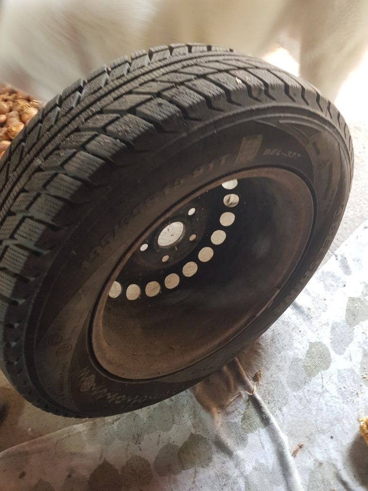Продам зимову резину  r15