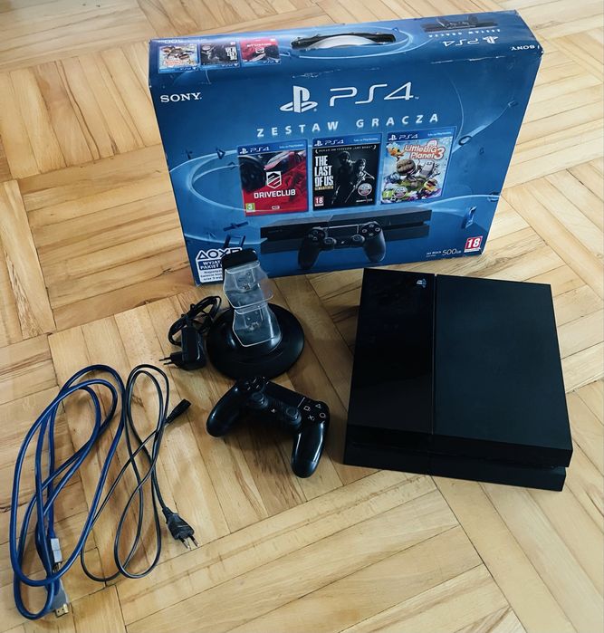 Konsola PS4 karton zestaw