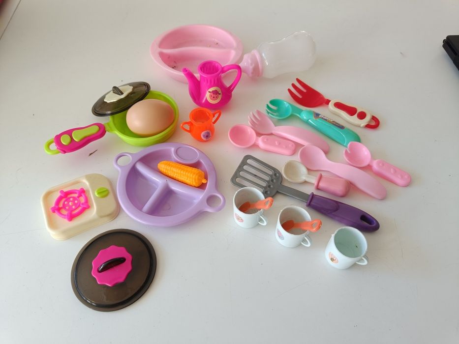 Dziecięcy  zestaw naczyń kuchennych dla lalki