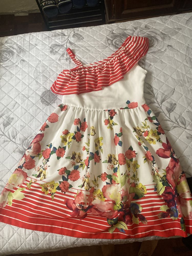 Vestido de menina, usado apenas 1 vez tamanho 9/10 anos