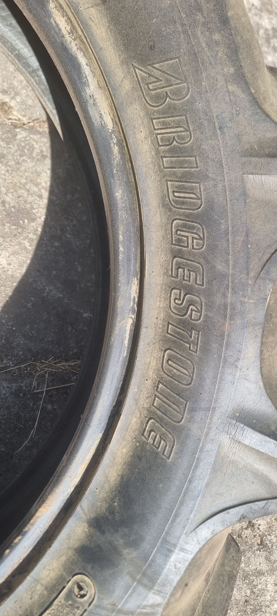 Vendo 2 pneus Bridgestone traseiros de um kubota 25c