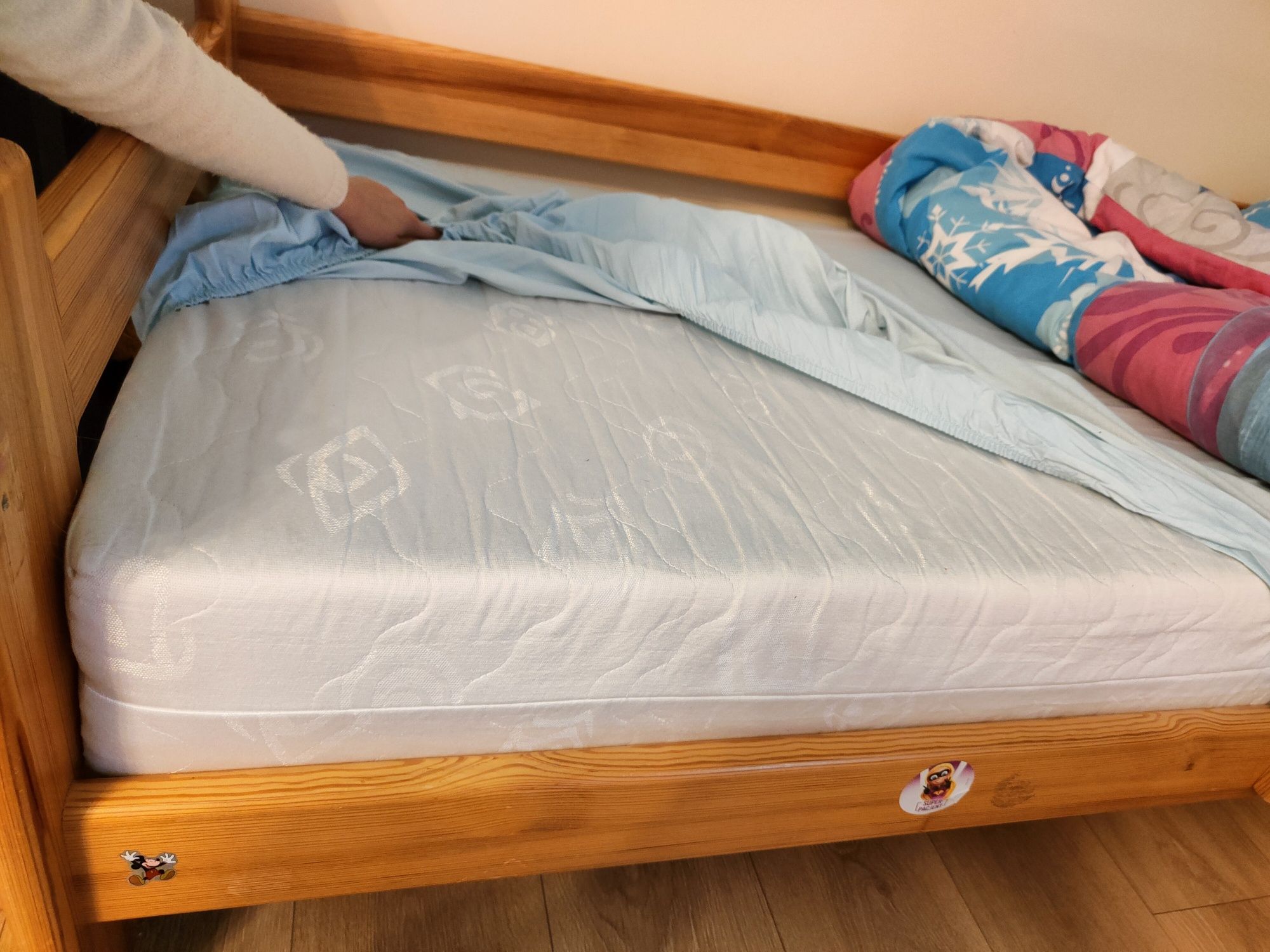 Łóżko z materacem 180x90