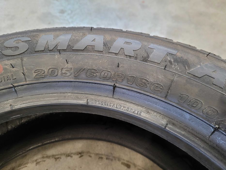 opona 205/ 60 16c maxxis