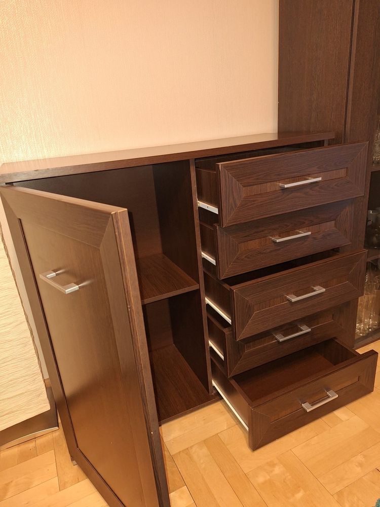 Komoda w kolorze wenge