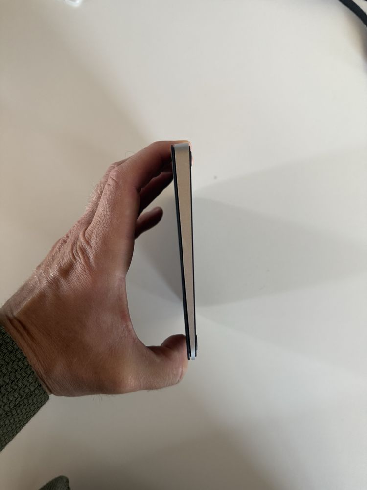 Gładzik Apple Magic Trackpad (USB‑C) – obszar Multi-Touch w czerni
