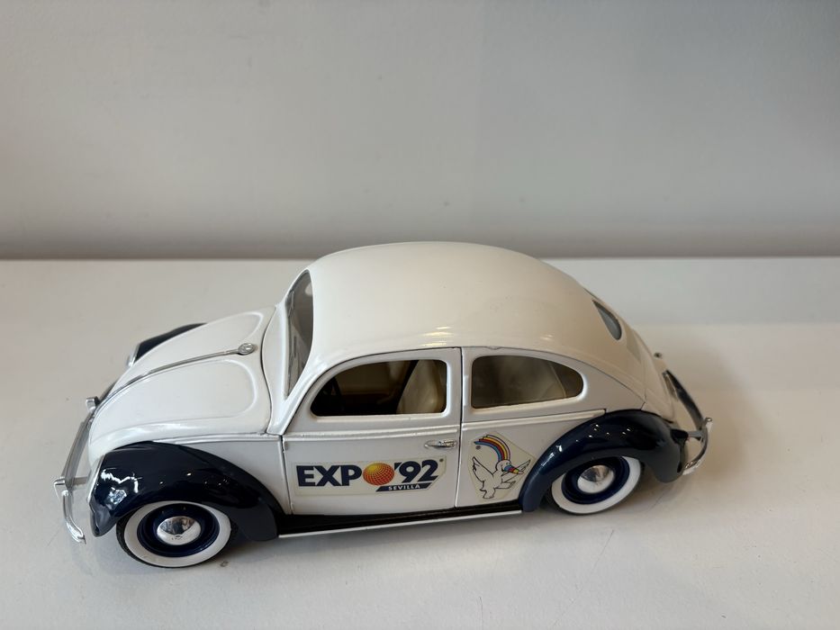 Model Volkswagen Beetle Garbus 1:18 Solido (bburago maisto welly)