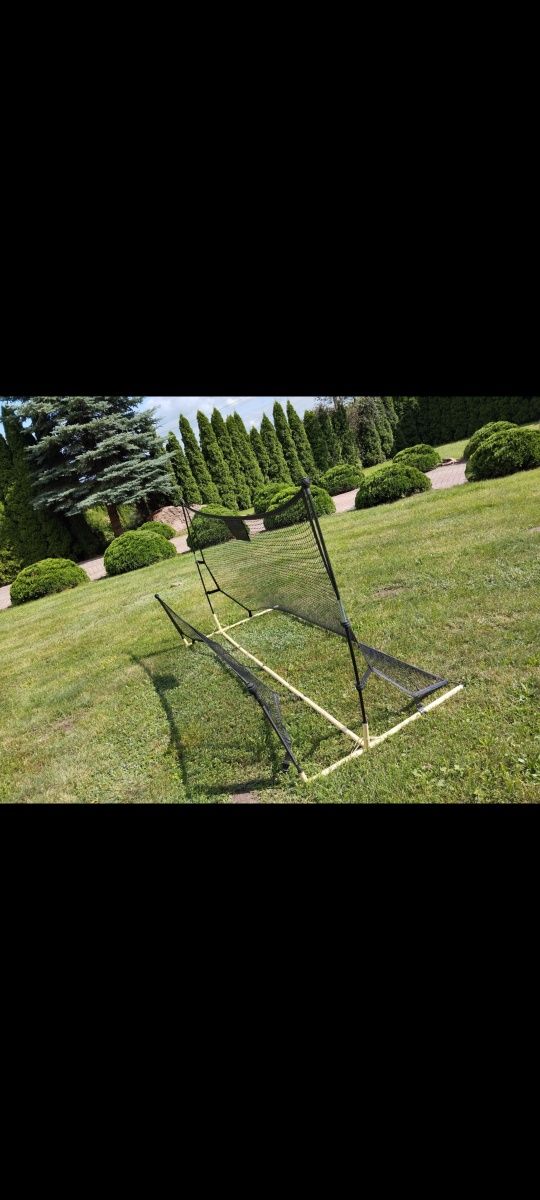 Rebounder trenażer piłkarski